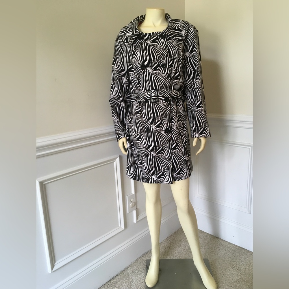 Doncaster WN SZ XL LIGHTWEIGHT Trench coat B & W  Zebra Pattern Belted